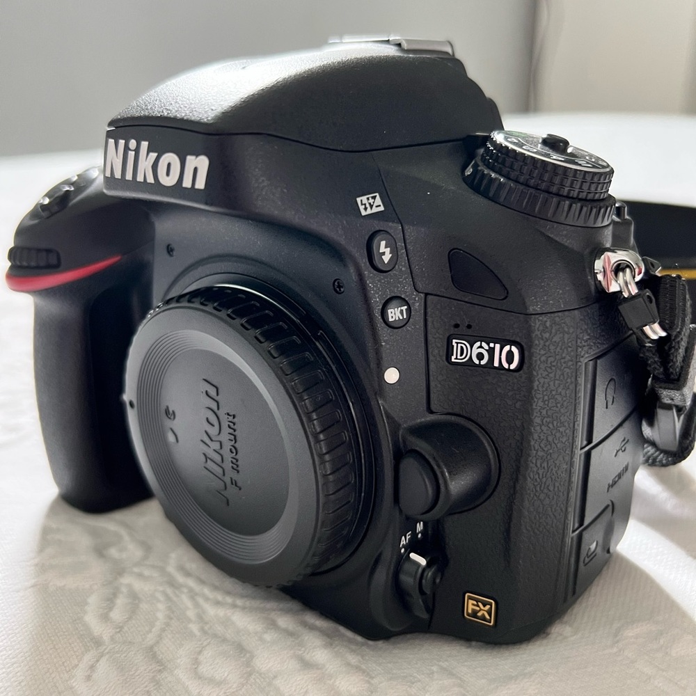 Nikon D610 24.3 MP CMOS FX-Format Digital SLR Camera + Nikon 35 mm f/1.8G AF-S